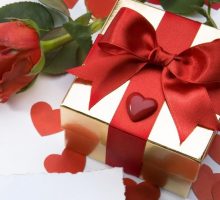 Подарок жене на день рождения - как выбрать идеальные и оригинальные идеи для жены и подружки