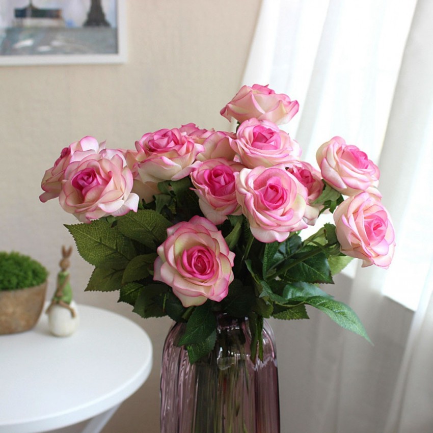 Фото реальных букетов цветов дома. Розовые розы в вазе. Букет дома. Розы в вазе дома. Букет цветов в домашней обстановке.